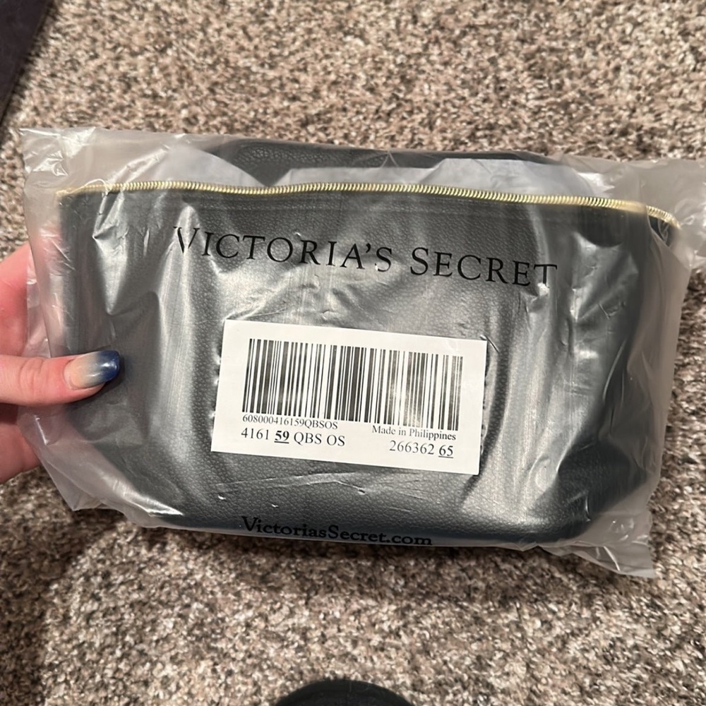 Discontinued Victoria’s Secret makeup bag - Picture 5 of 7
